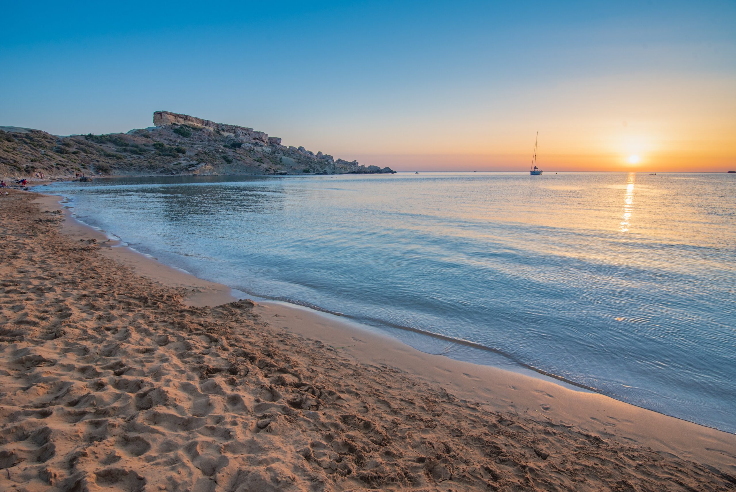 TEMPERATURE PEAKS AT 39°C DURING HOTTER-THAN-AVERAGE METEOROLOGICAL SUMMER